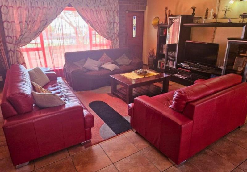 3 Bedroom Property for Sale in Heiderand Western Cape